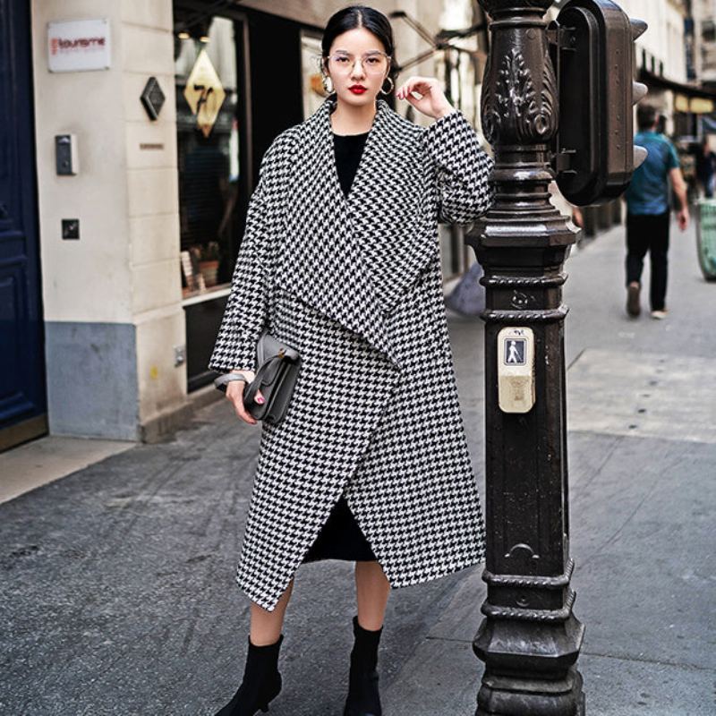 Manteau D'hiver À Carreaux Fins Noir Et Blanc Poches Surdimensionnées Long Trench-coat Fin Cranté - Trenchs femmes