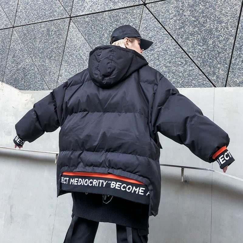 Vêtements Modernes Avec Lettres Rouges Pour Femmes Haut À Silhouette Asymétrique À Col Rond - Doudounes femmes