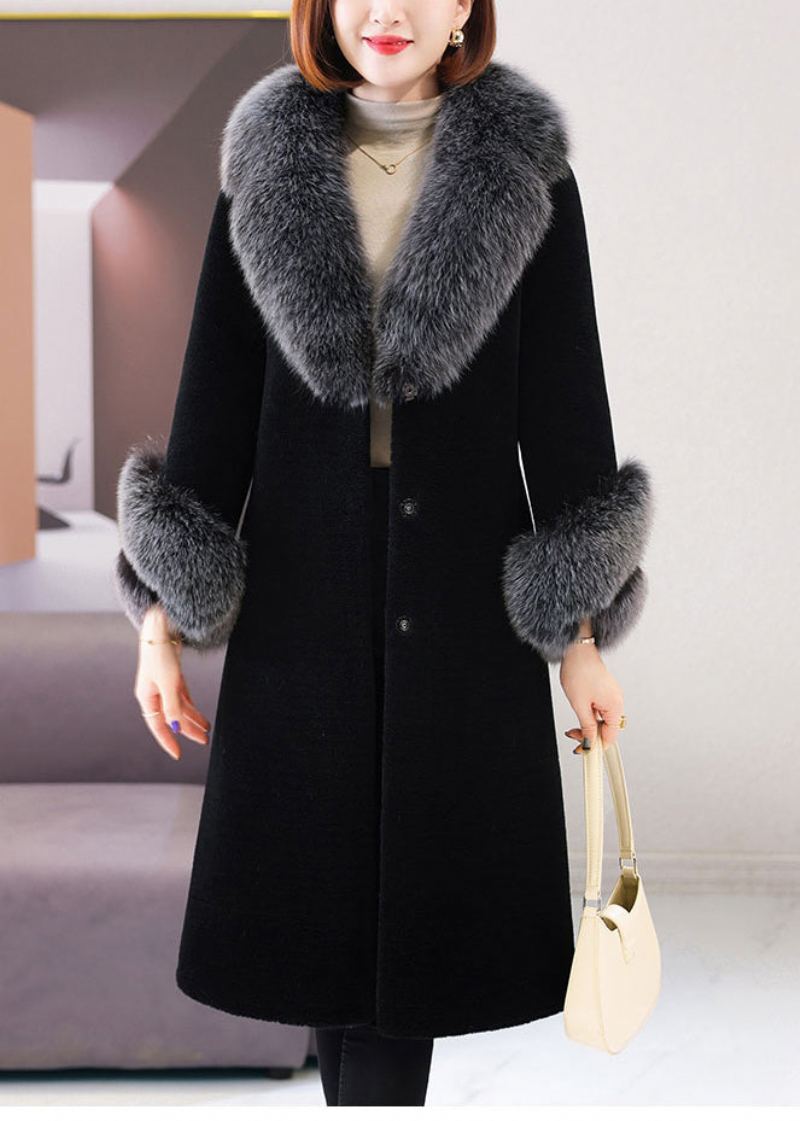 Beau Manteau Long Noir En Fourrure Duveteuse Avec Col En V Et Taille D'hiver