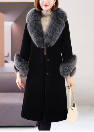 Beau Manteau Long Noir En Fourrure Duveteuse Avec Col En V Et Taille D'hiver