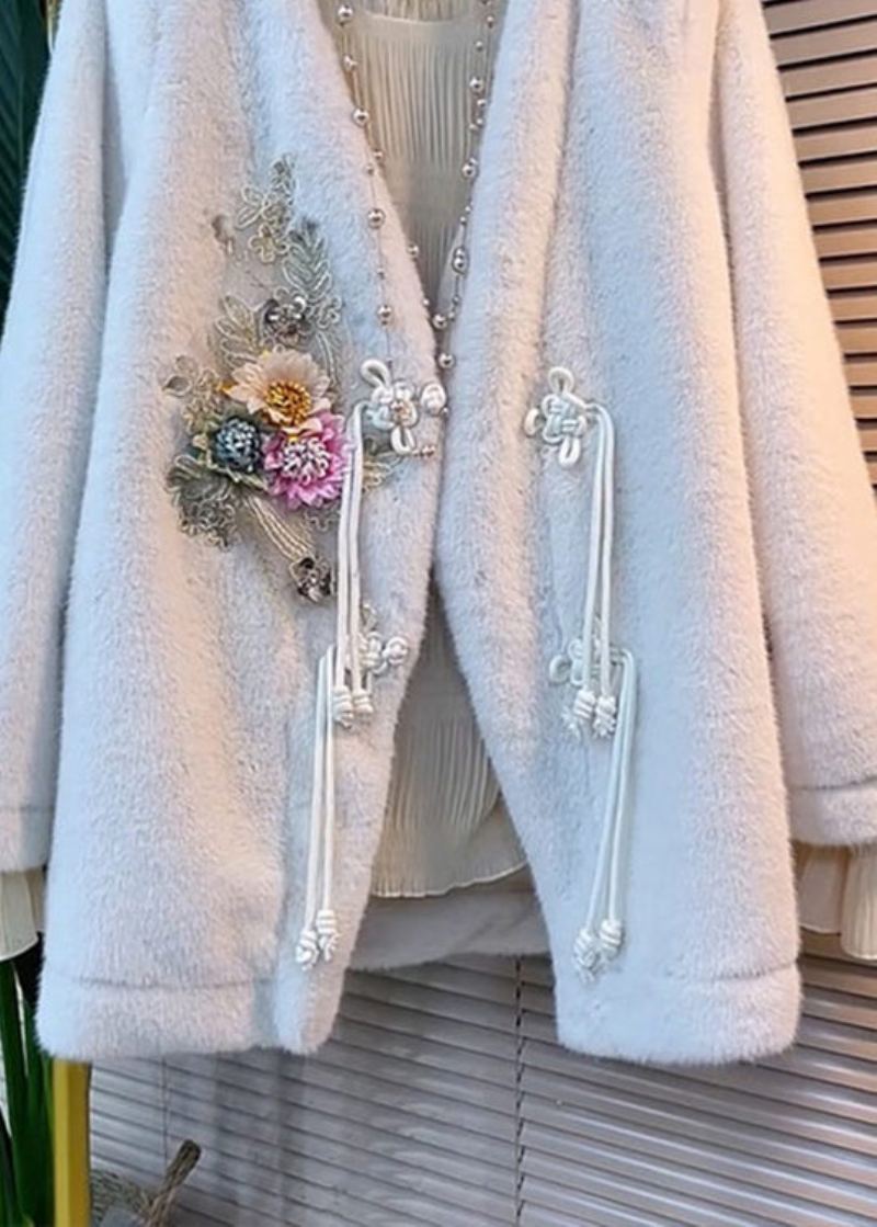 Veste D'hiver En Fausse Fourrure Élégante Blanche Col En V Pompons Décoration Florale - Manteaux d'hiver femmes